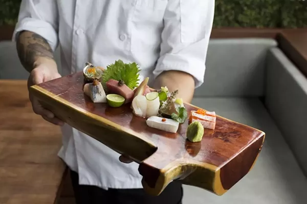 The sweet Okayama hotate is on the back of the plate