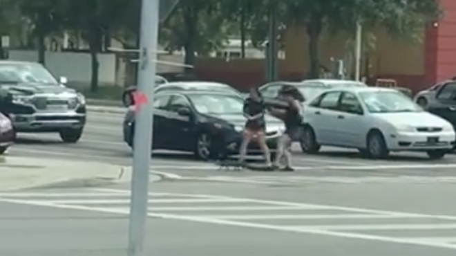 Video shows two women helping an alligator cross East Colonial intersection