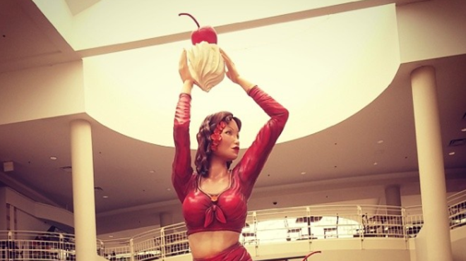 A former statue spotted at Fashion Square Mall. Like many things at Fashion Square, this statue is now gone.