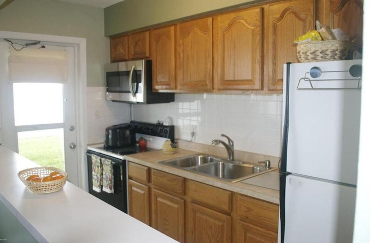1273 Highway A1a Apt 114, Satellite Beach 
$199,000
Estimated mortgage: $1,031 a month
2 beds, 1 full bath, 924 sq ft, 1,307 sq ft lot
The kitchen is a little dated, but It's worth noting that this place has a brand new AC unit.