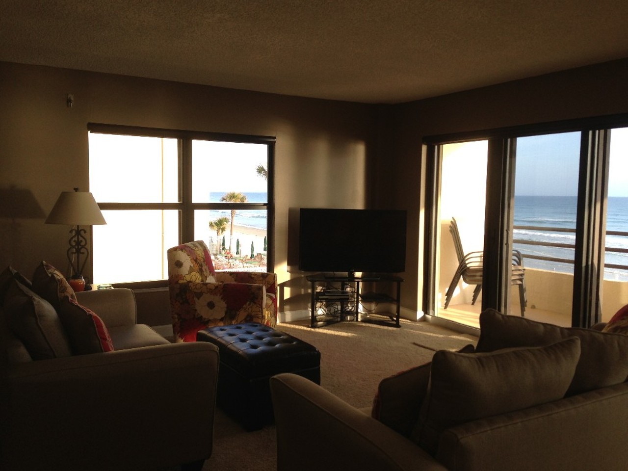  Stay at this three-bedroom beachfront condo in Daytona
Average night $95 
3 bedrooms
A good deal of the condo was refurbished in 2012.