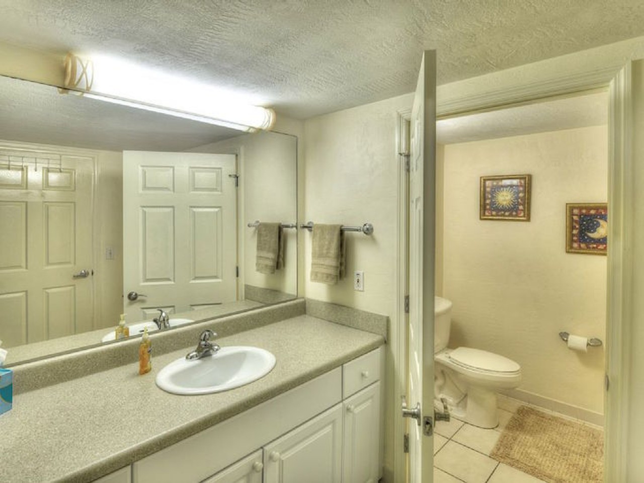  Take a vacation at the Daytona Beach Resort
Average night $134 
2 bedrooms
A nice bathroom with colorful artwork. Enjoy your private time with the sun and the moon.