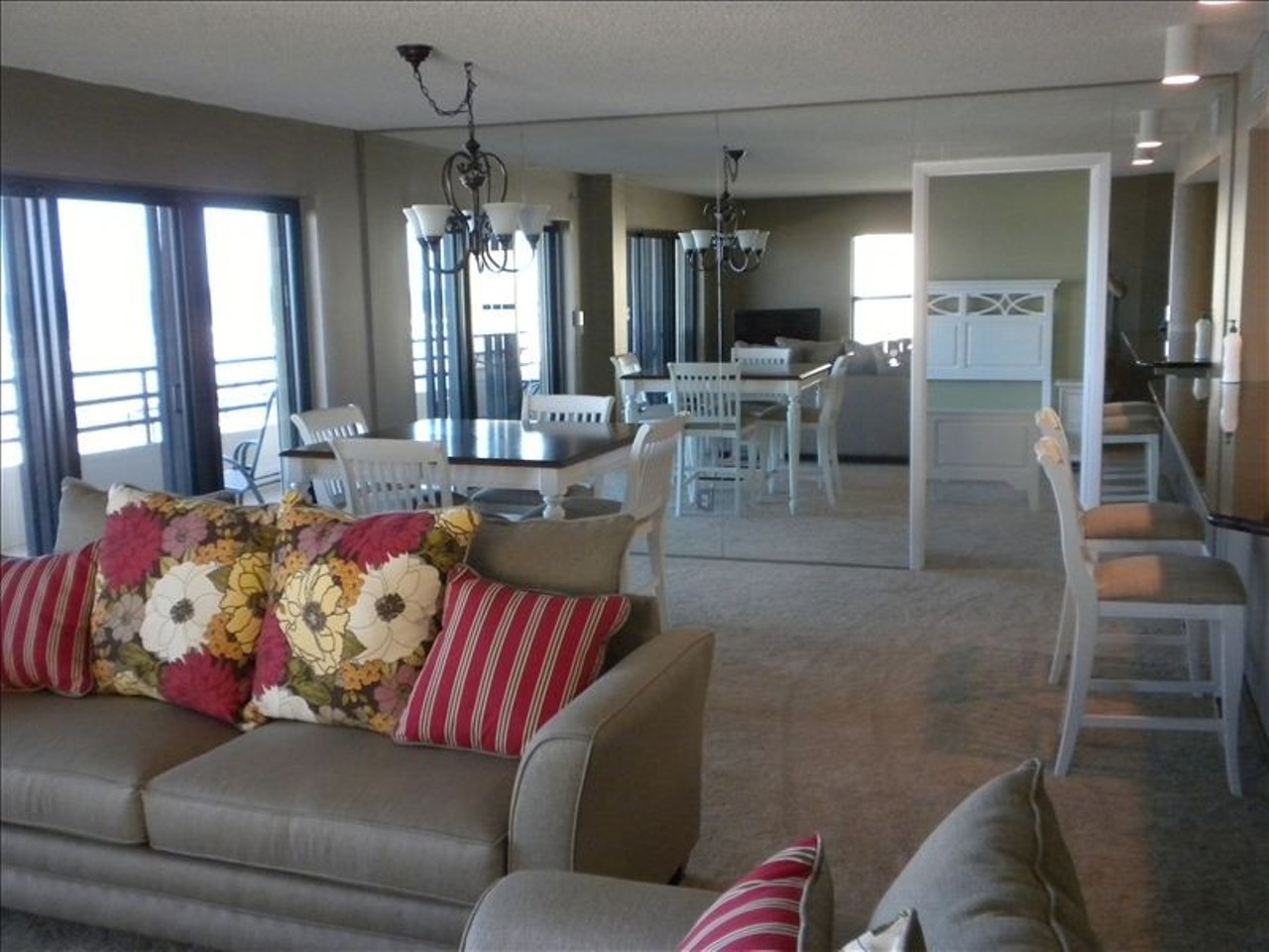  Stay at this three-bedroom beachfront condo in Daytona
Average night $95 
3 bedrooms
There's a huge mirror, in case your fraternity brothers need to admire themselves before going out to rage.