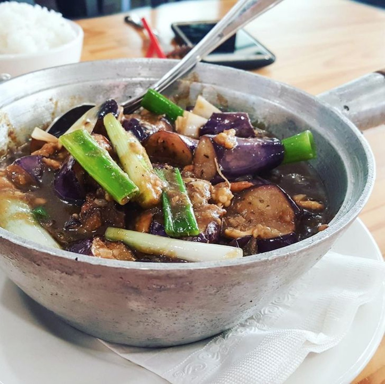 Check out their clay pot, packed with eggplant, salty fish and chicken. Served in a brown sauce along with some rice, and some crispy grains.
Photo via orlando.foodie/Instagram