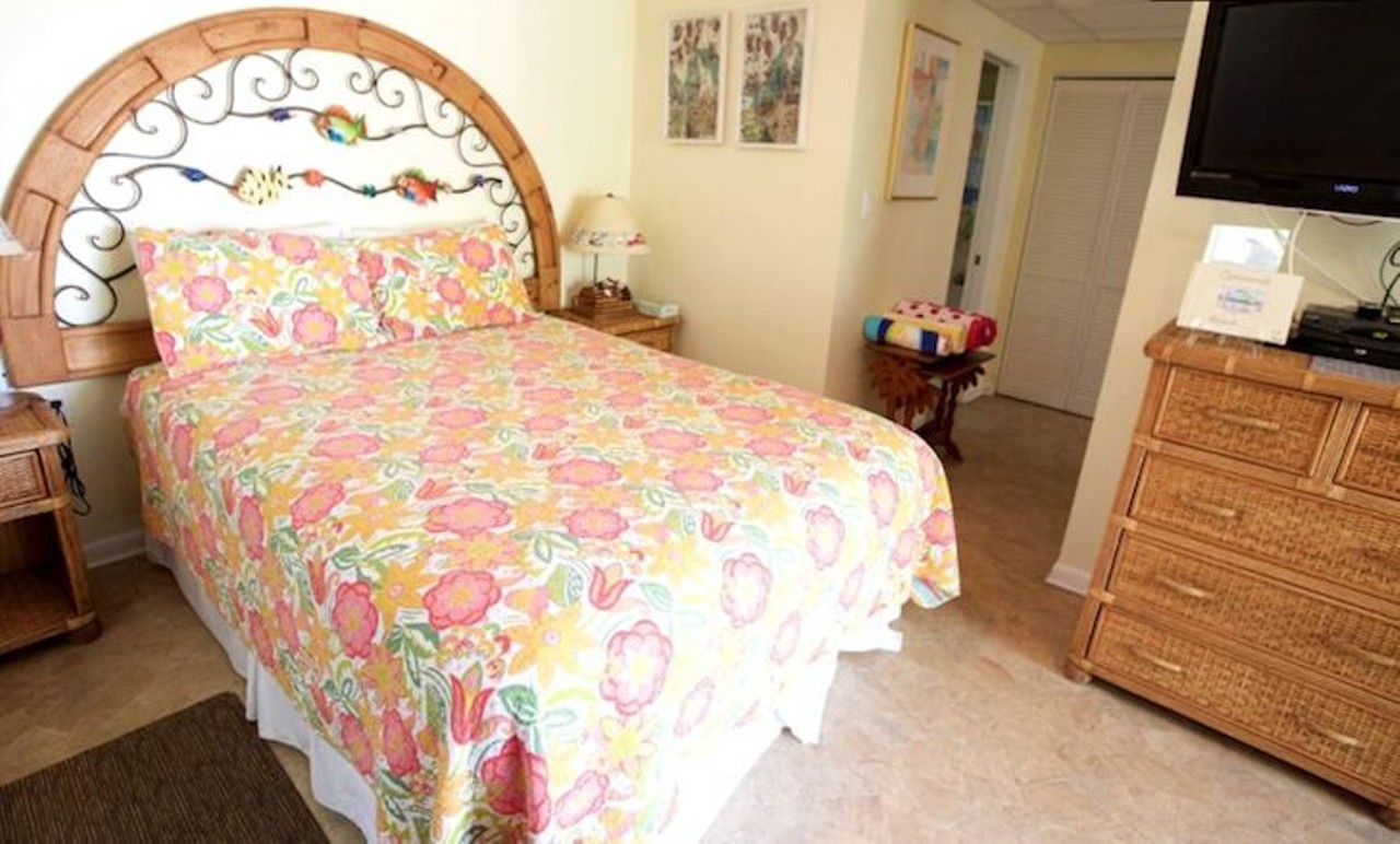 Getaway suite rental on Captiva Island 
1 unit, 4 guest capacity, 1 night minimum stay,$281.41 per night
Curl up in the queen-size bed while you use the flat-screen TV to watch some Netflix.