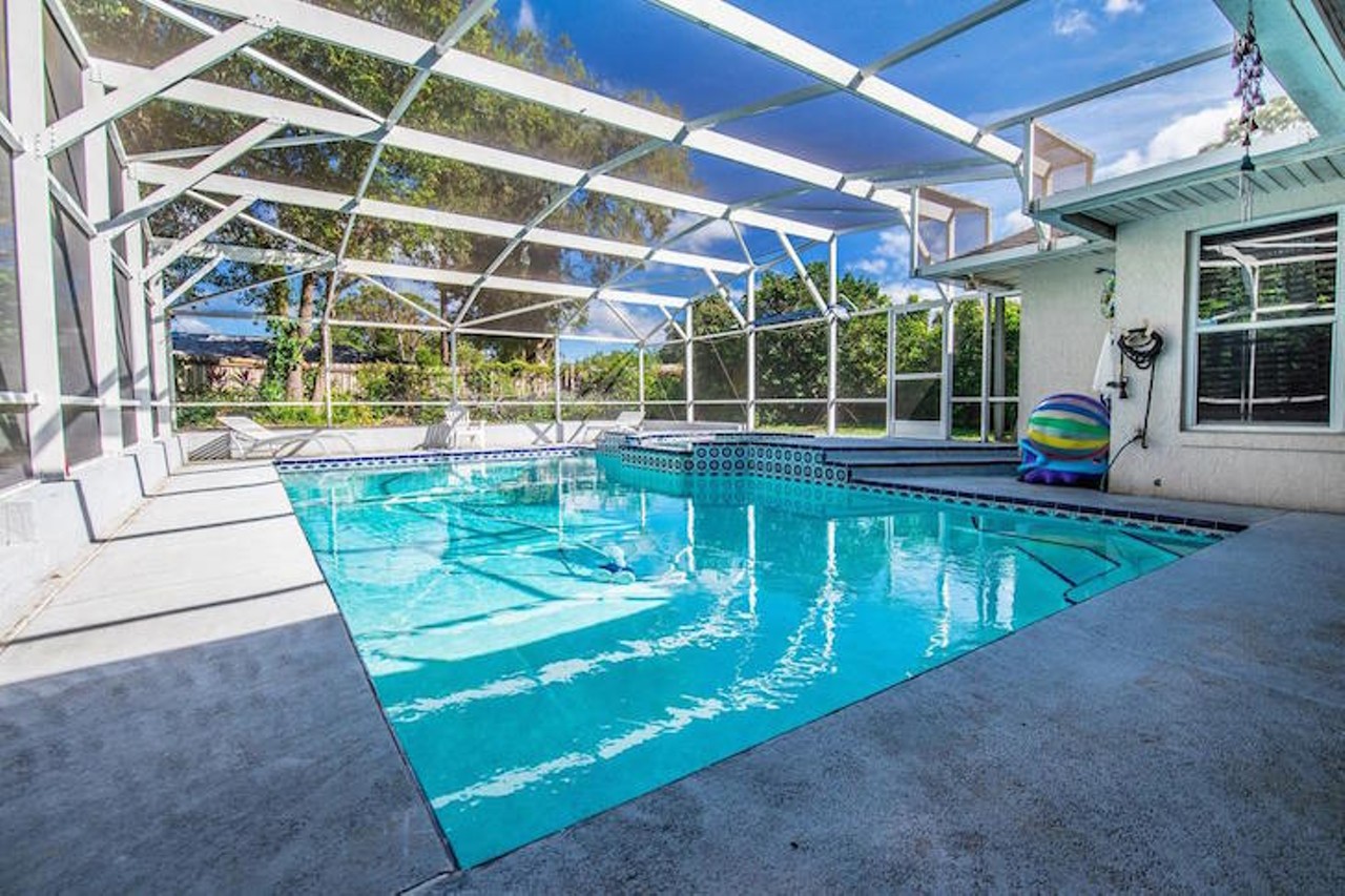 317 Ridgewood St, Altamonte Springs
3 beds, 2 baths, 2,082, sq ft, 7,254, sq ft lot
$240,000, Est. Payment $905/mo
The pool is sweet.