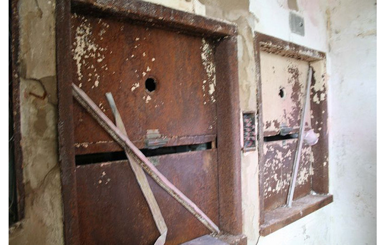 15 spooky images of the abandoned Sunland Mental Hospital