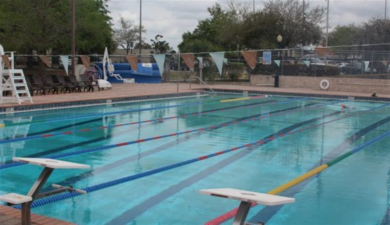 Wadeview Pool 
2177 S. Summerlin Ave., Orlando, FL 32806, (407) 246-4298
Wadeview Pool is open Monday to Friday from 1:30 to 4:30 p.m. and Saturday and Sunday from 12:30 to 5 p.m. There is no cost to get in. 
Photo via City of Orlando