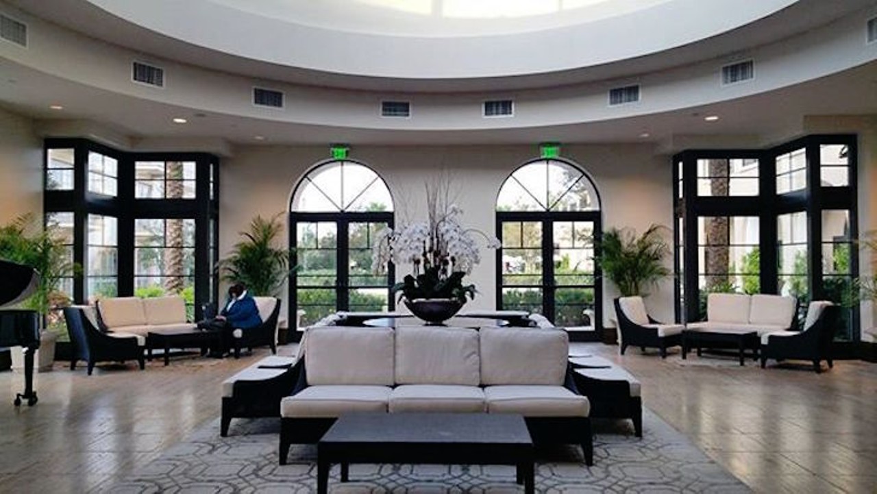 The Alfond Inn
Feb. 14-15; $324.85
Anyone who wishes to stay in and relax on V-Day can do so with the hotel&#146;s &#147;Sunday in the Park&#148; package. Treat yourself to an overnight stay in one of their rooms, chilled champagne and chocolates included, and some High Tea in the afternoon.
Photo via jay_qwell_in/Instagram