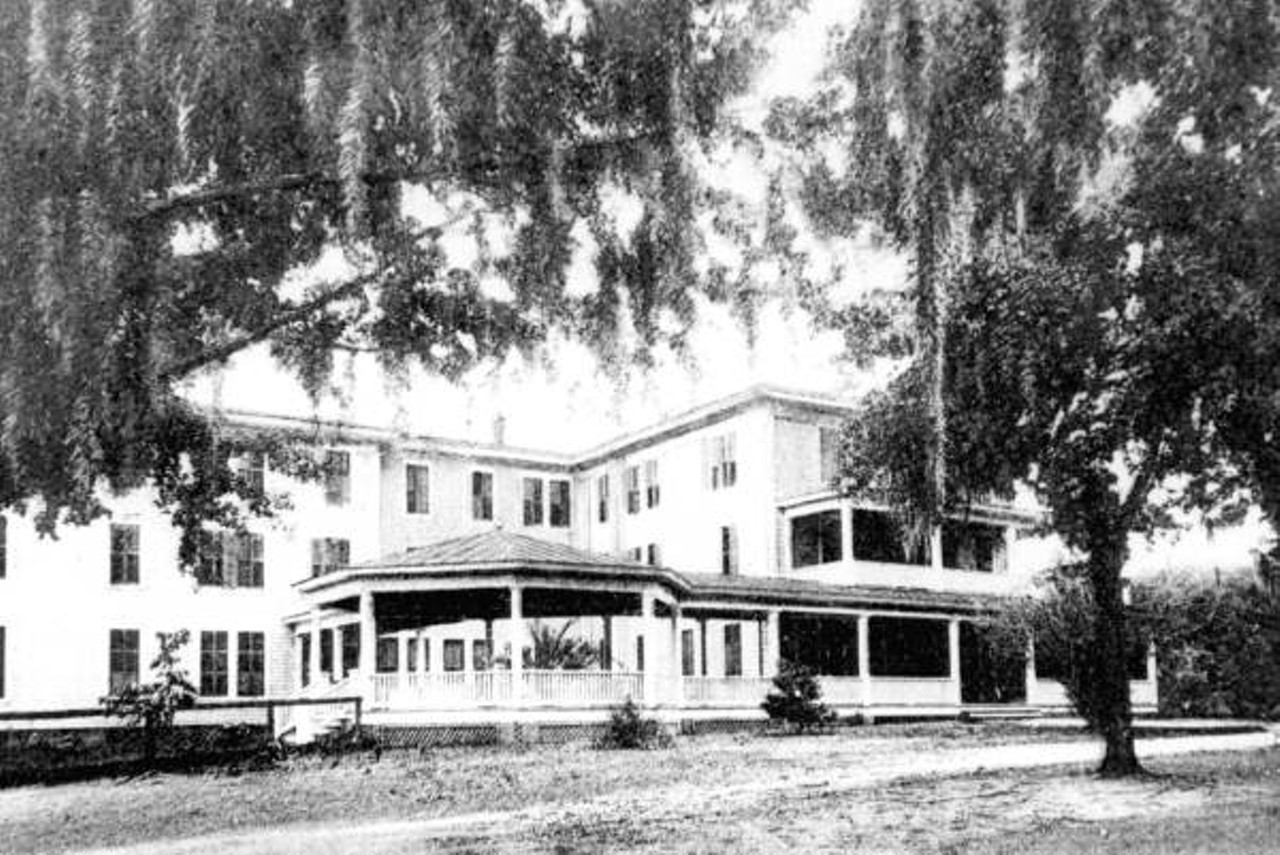The city of Winter Park was actually developed as a winter resort for Northerners. The founders knew having hotels to attract the Northerners in the winter was important. There was the Virginia Inn, Seminole Hotel and the Alabama.
Photo via Florida Memory