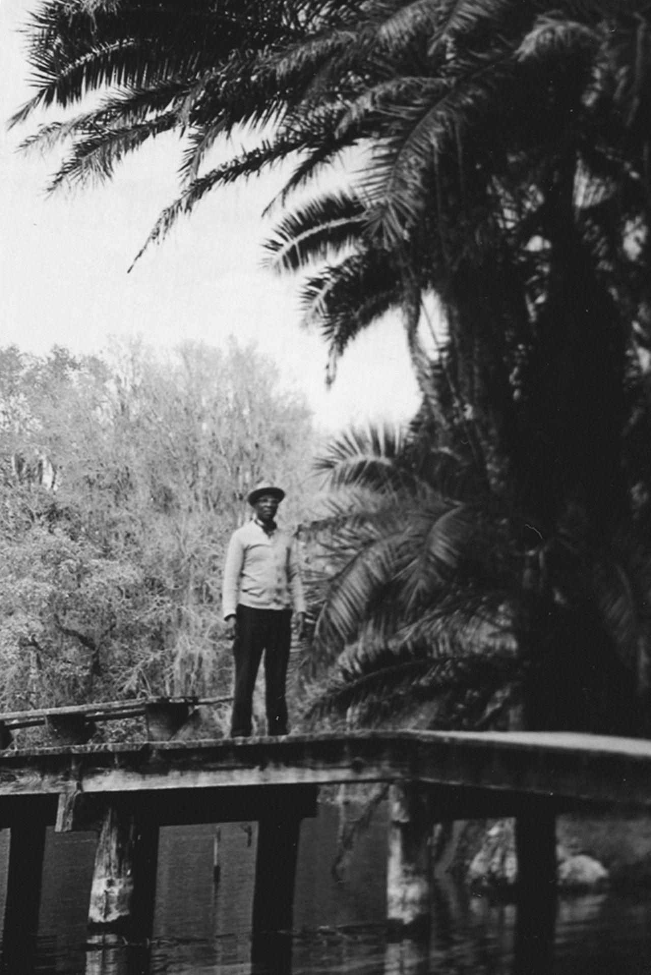 Eddie Vereen glances over the grounds of Paradise Park from the boat dock. Photo by Bruce Mozert. By permission of Bruce Mozert. Courtesy of Cynthia Wilson-Graham. Reprinted with permission of the University Press of Florida.