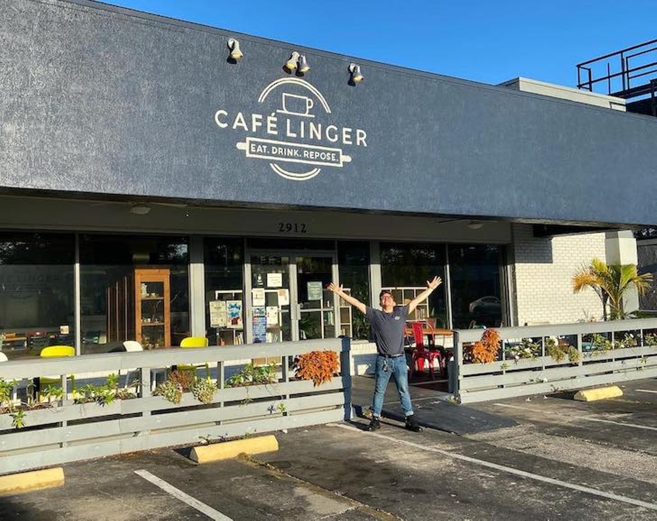 Cafe Linger 
2912 Edgewater Drive, Florida 32804, 407- 930-0473
Offering food, coffee, tea and alcoholic beverages for carry out, delivery and curbside pickup. 
Photo via Cafe Linger/Facebook
