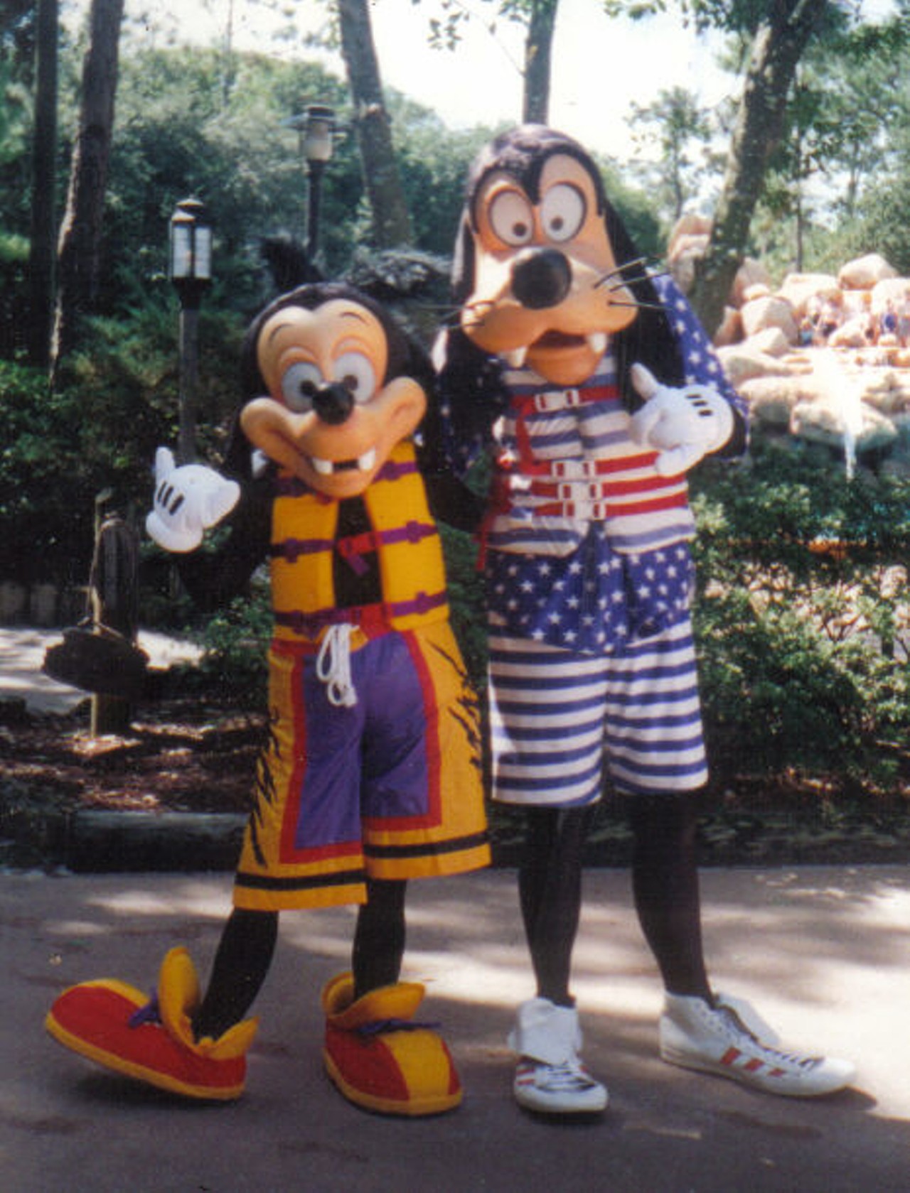 Goofy was River Country's mascot. Via waltdatedworld.bravepages.com