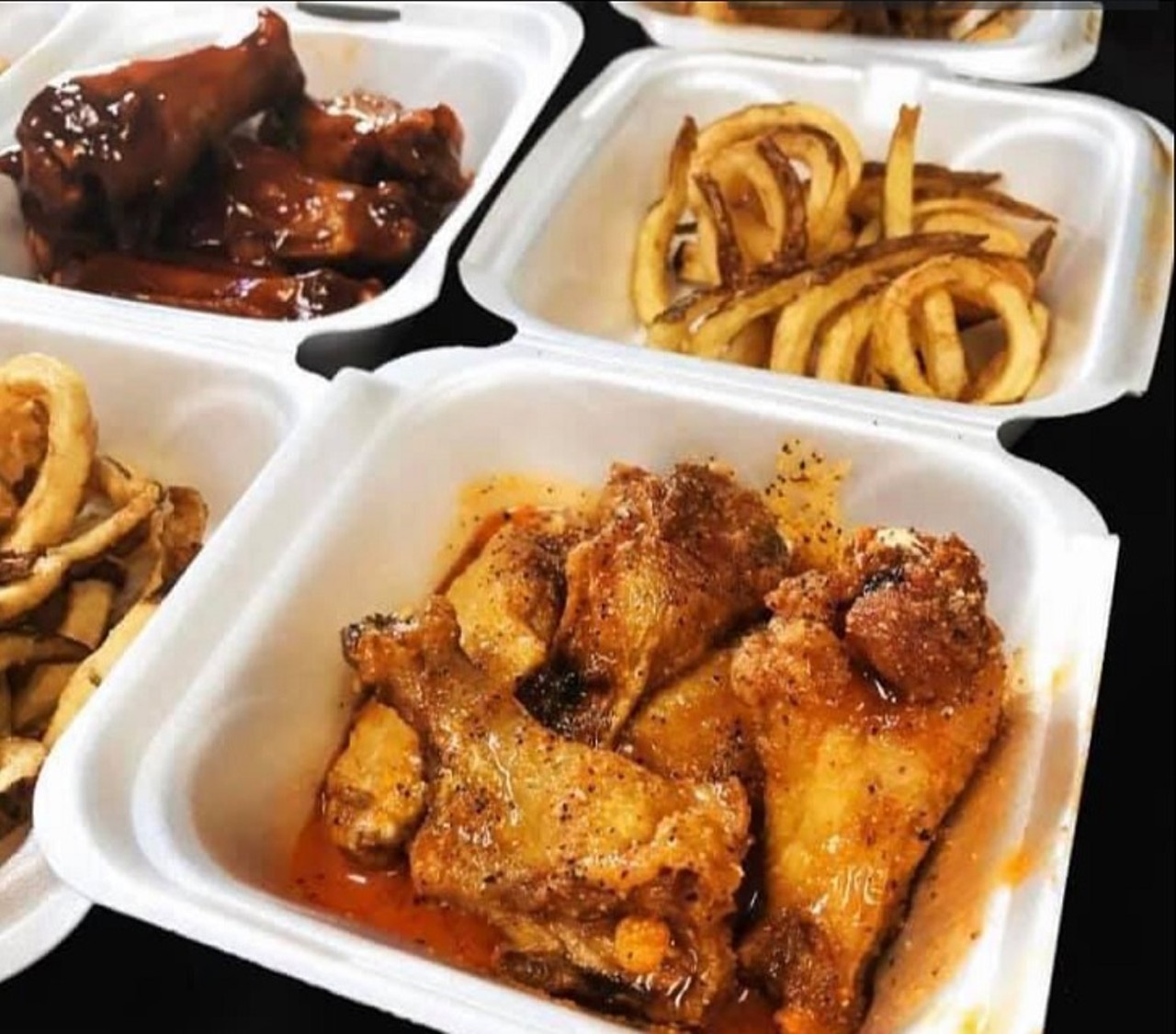 Wingz Wingzz Wingzzz 
452 N Park Ave, Apopka, 407-464-3779
As the name shows, here there be Wingz! This Apopka restaurant offers great wings, at great prices.
Photo via Wingz Wingzz Wingzzz on Facebook