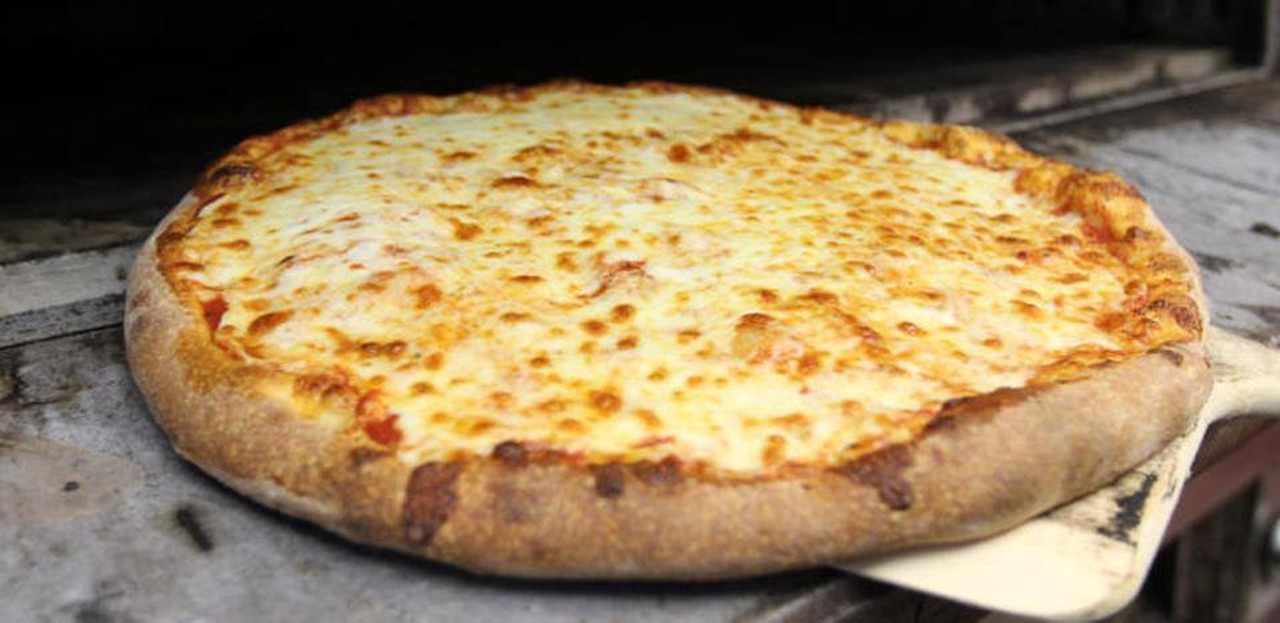The cheese pizza at Petey's NY Pizza and Subs.Image via Petey's NY Pizza and Subs