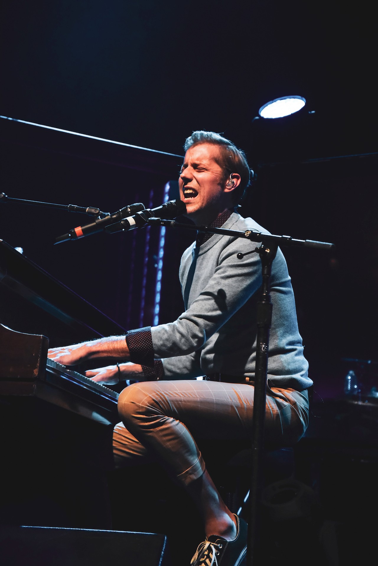 Andrew McMahon in the Wilderness held the House of Blues rapt on their 'Three Pianos' tour