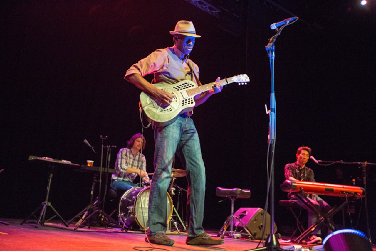Bluesamericana: Photos from Keb' Mo' at the Plaza Live