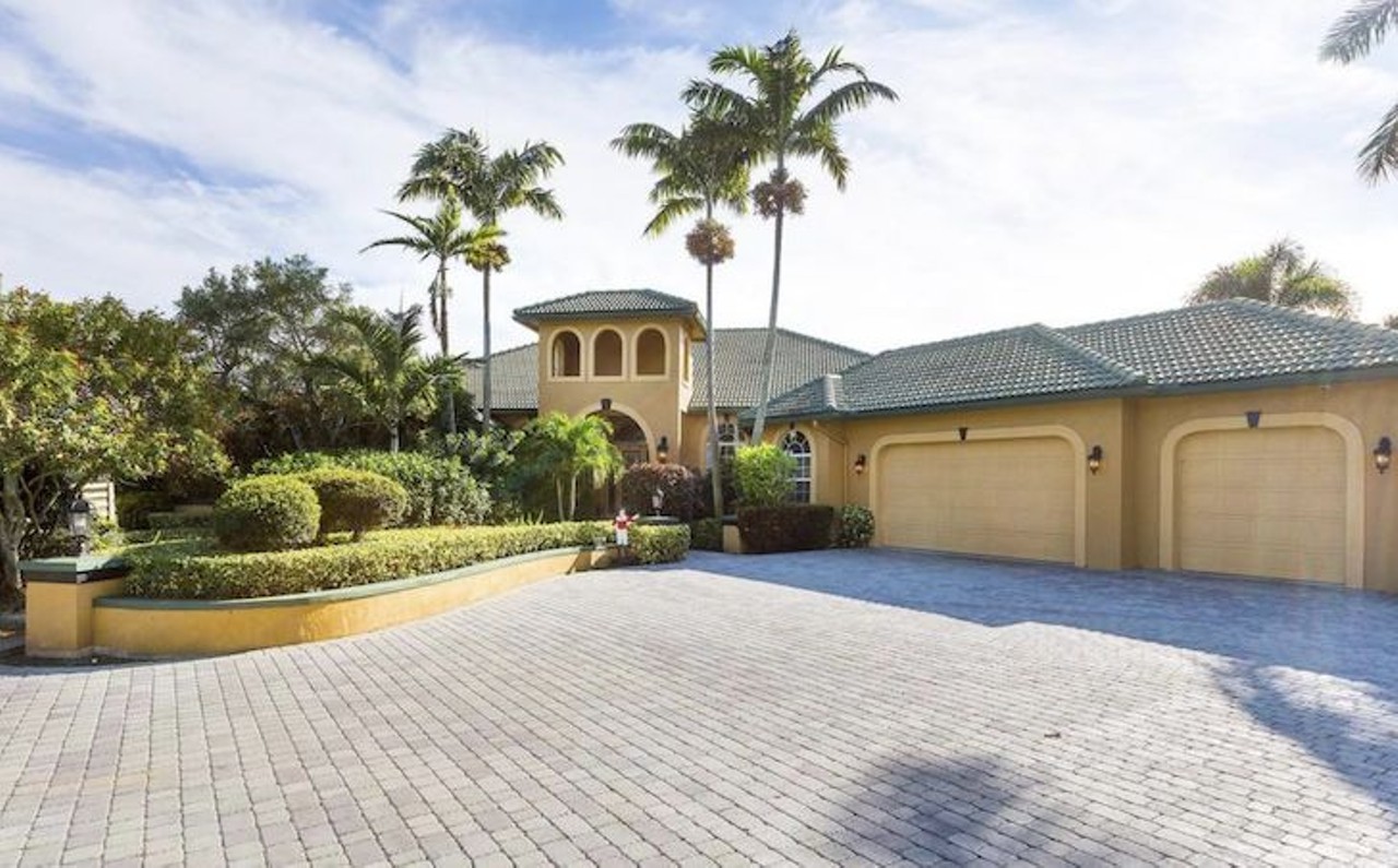 Former Notre Dame coach Charlie Weis just listed his massive Florida horse farm