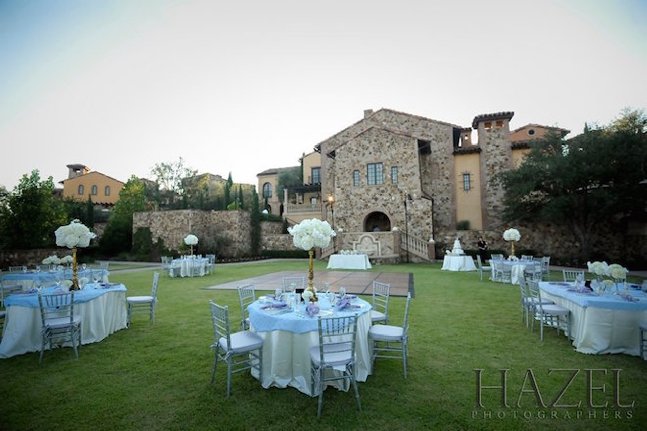 Hold your wedding at Bella Collina and transport your guests to Tuscany ... via Clermont. Photo via Bella Collina Weddings.