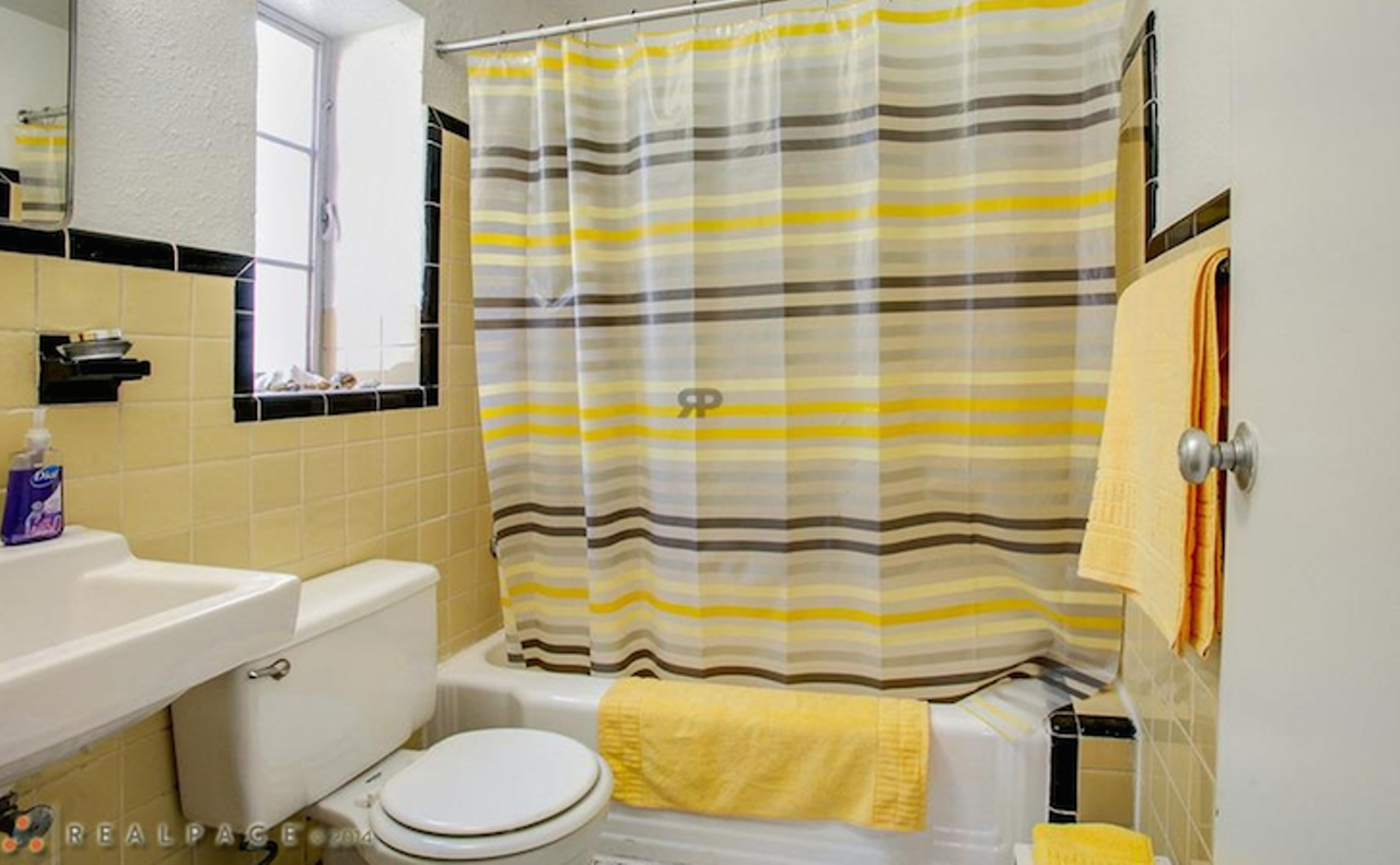 1730 Gurtler Ct, Orlando
$940+/mo
1 bed, 1 bath, 750 sqft
Look at this cute little bathroom!