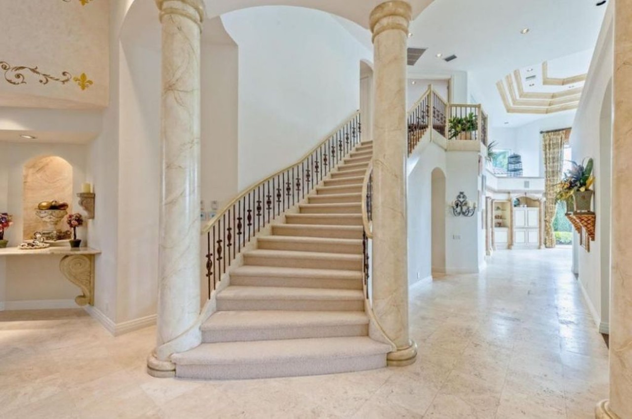 Let's take a tour of Ben Carson's Florida mansion, which he just sold for a $300k loss