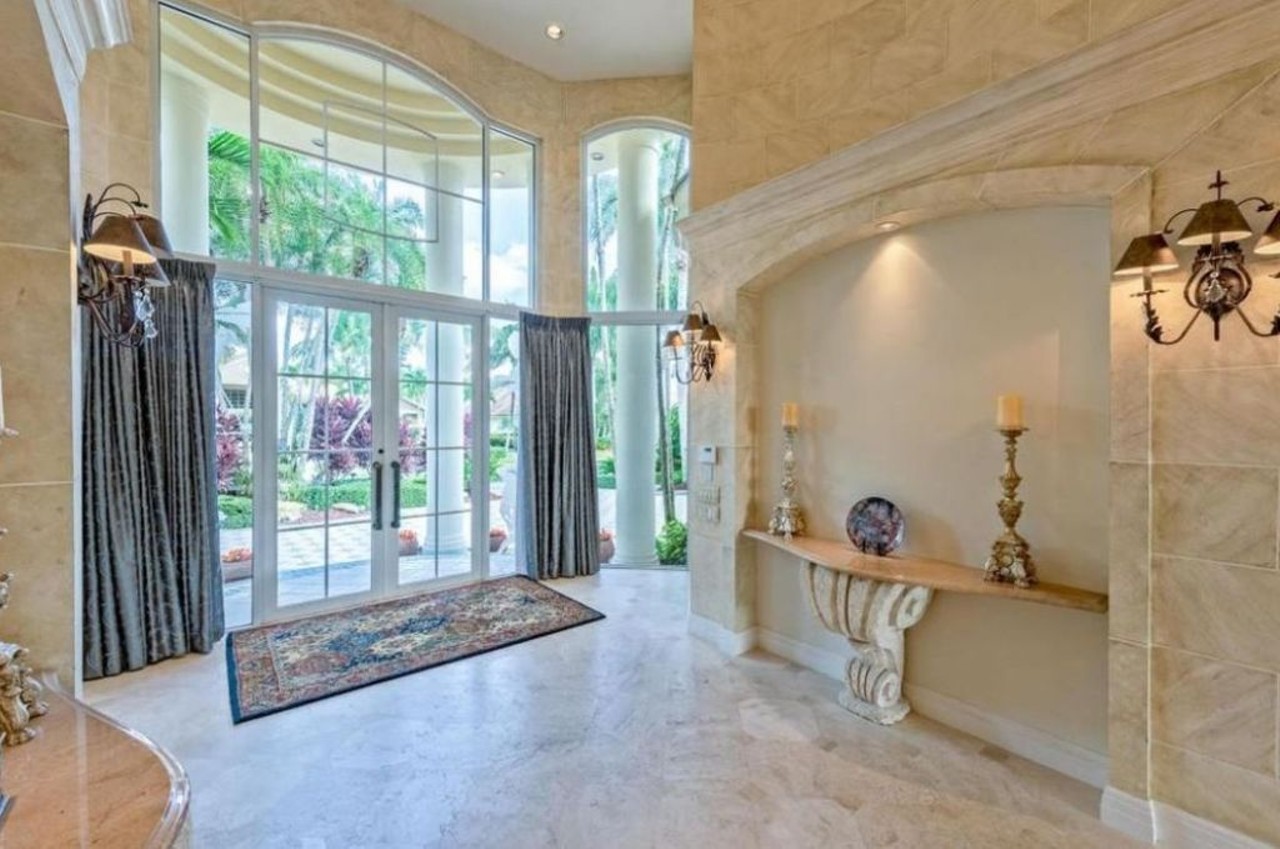 Let's take a tour of Ben Carson's Florida mansion, which he just sold for a $300k loss