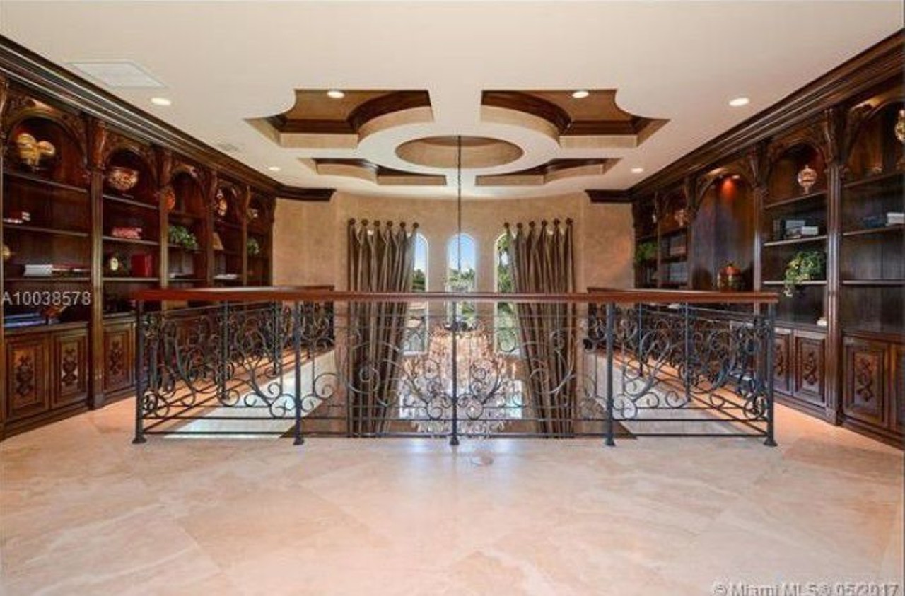 Miami Dolphins legend Jason Taylor just sold his Florida mansion for $3.2 million, let's take a tour