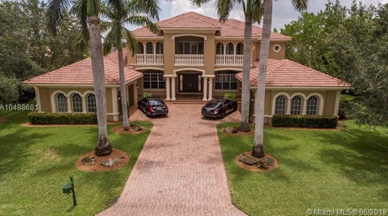 Michael Vick is selling his Florida mansion for $1.4 million, let's take a tour