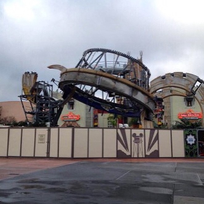 Mickey's Sorcerer's Hat at Hollywood Studios is looking pretty steampunk (3)