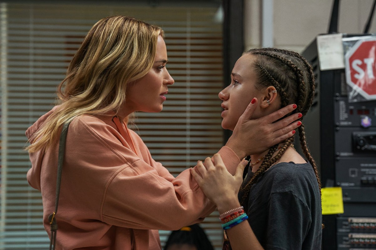 Emily Blunt and Chloe Coleman in "Pain Hustlers"