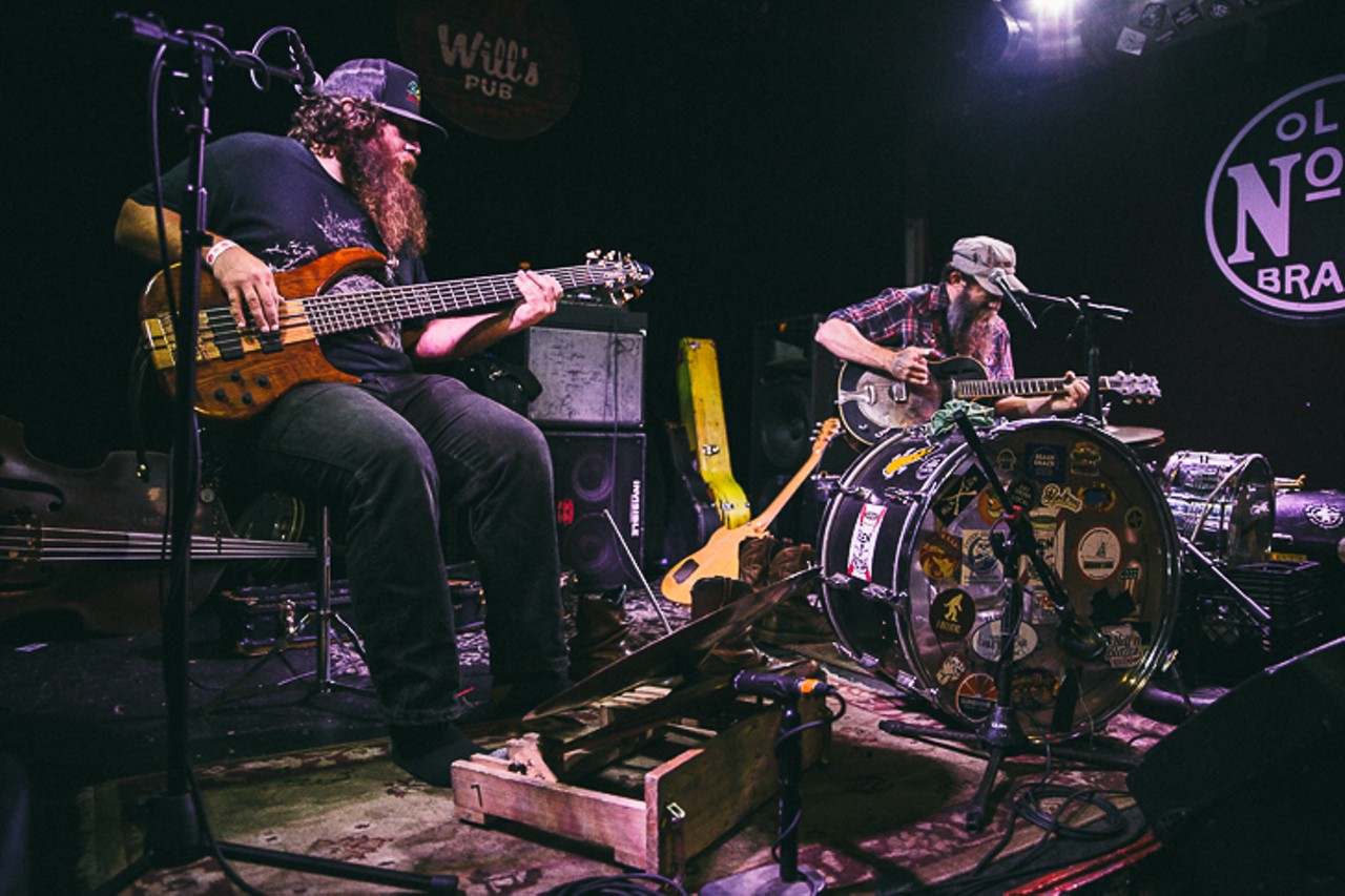 Photos from the Howlin Brothers and the Prestage Brothers at Will's Pub