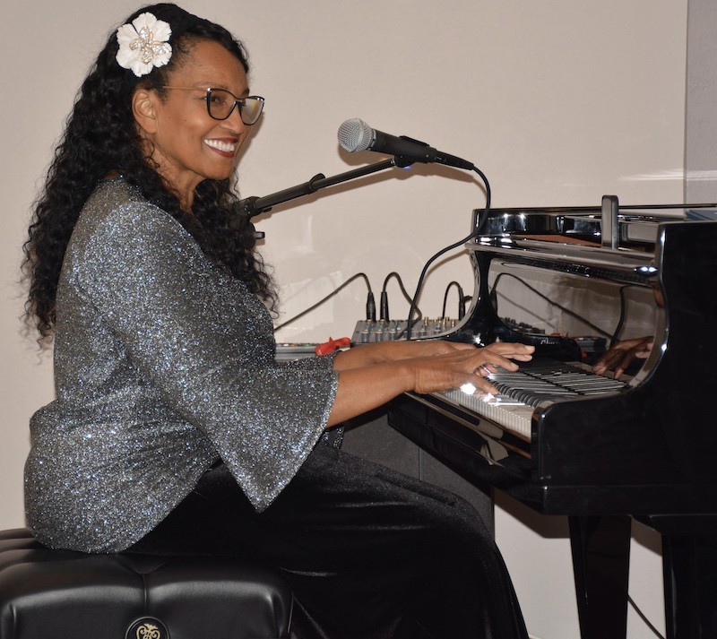 Pianist Gale Murphy performs at Steinway Concert Salute to Jackie Jones May 19 at Steinway Piano Galleries