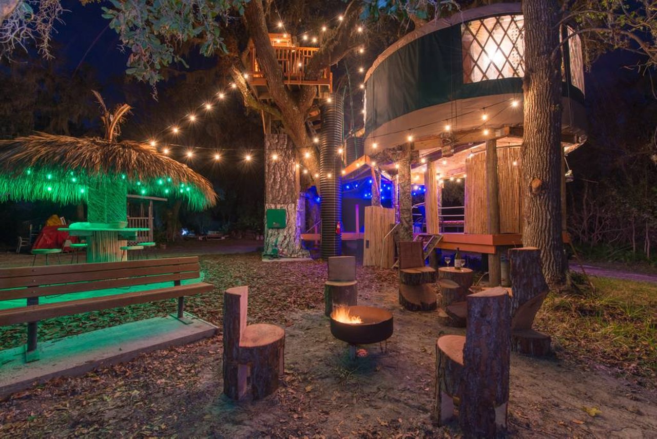 Treehouse at Danville
2 guests, Studio, 1 bed, 1 bath
$150 per night
The ground level is designed for entertainment, drinks and laughter filled conversations. Tree trunk seating surrounds a fire pit and a neighboring lit up tiki hut sets the mood for a nice relaxing evening.