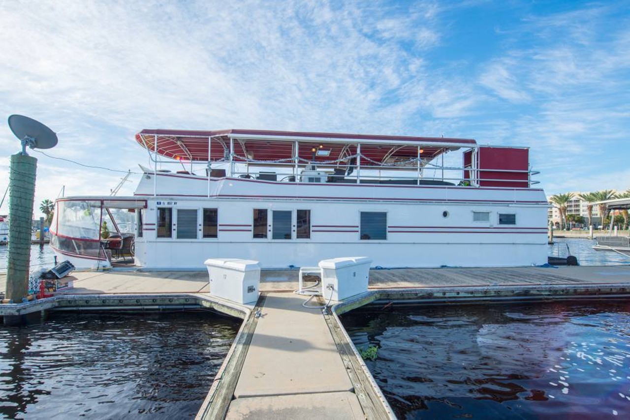 Houseboat - 60 feet of luxury
4 guests, 2 bedrooms, 3 beds, 2.5 baths
$175 per night
This boat home is docked at Lake Monroe Marina located 4 blocks away from Historic Downtown Sanford . Unfortunately, you can not take this boat out but with its amenities and location, why would you want to?