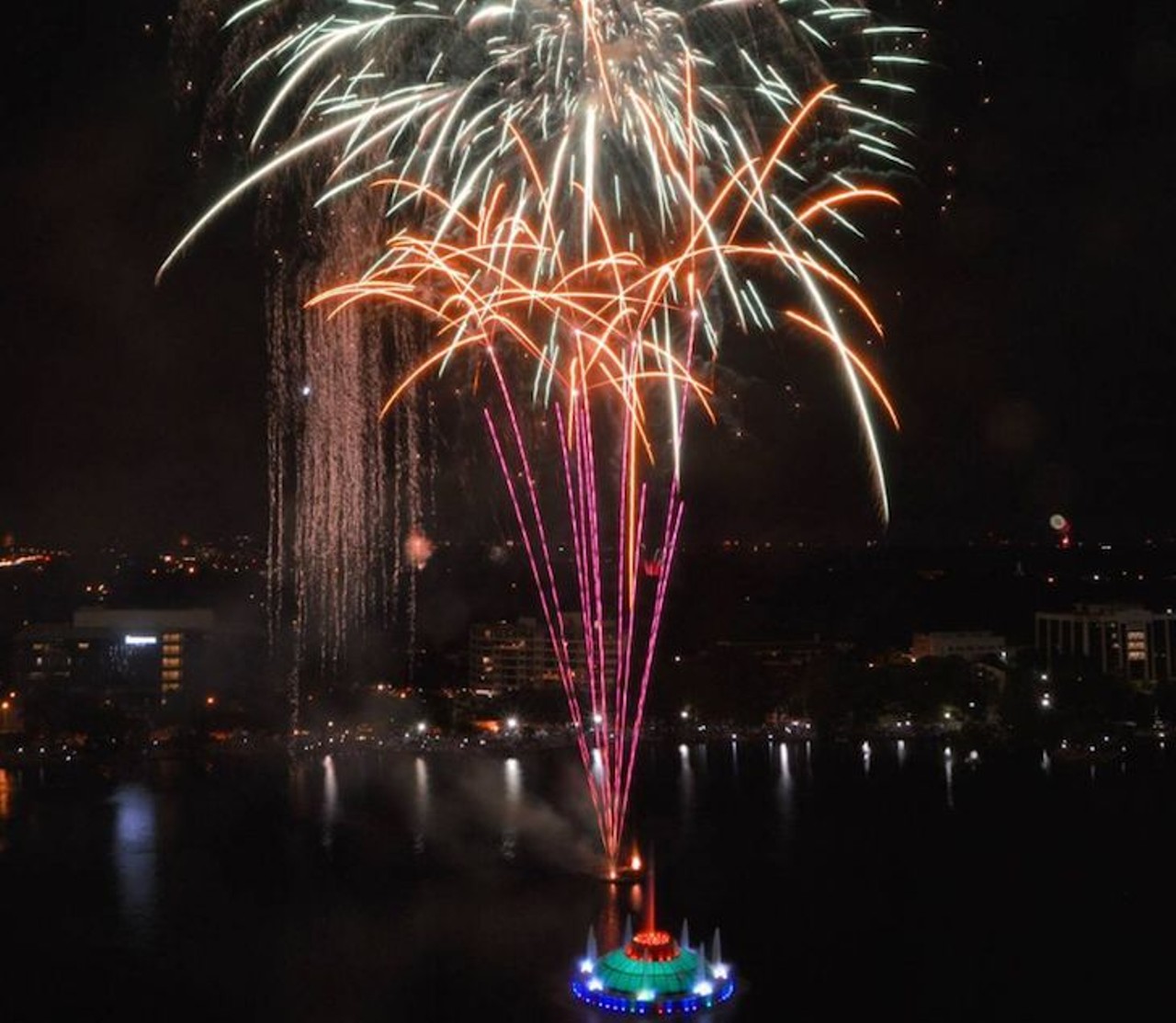 Fireworks at the Fountain
July 4 | 4-10 pm | Lake Eola Park, 195 N. Rosalind Ave. | free 
Join the City of Orlando at Lake Eola for the 40th annual Fireworks at the Fountain celebration in honor of Independence Day. Live entertainment begins at 4 pm, and the fireworks begin at 9:20 pm. There will be a play area for kids, along with tons of food and beverage vendors.
Photo via cuzzintruck/Instagram