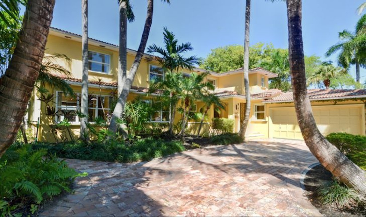 The Florida mansion where Roger Stone got arrested by FBI agents is up for rent, let's take a tour