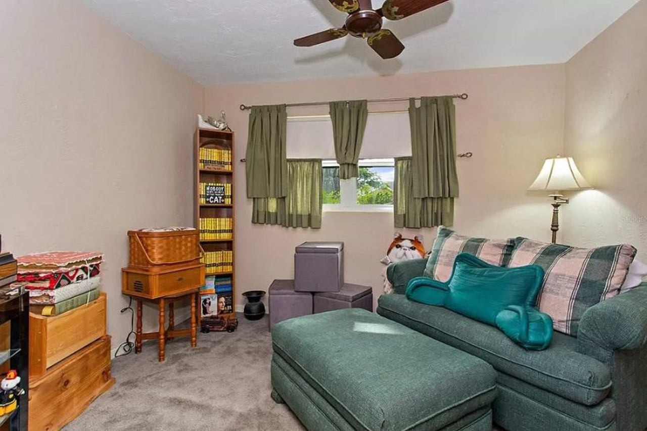 This lakefront home in East Orlando is on the market under $330K