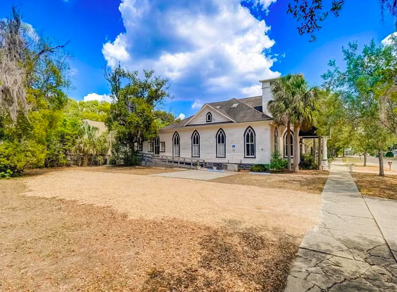This Orlando-area home is also a historic wedding venue, and it’s for sale right now