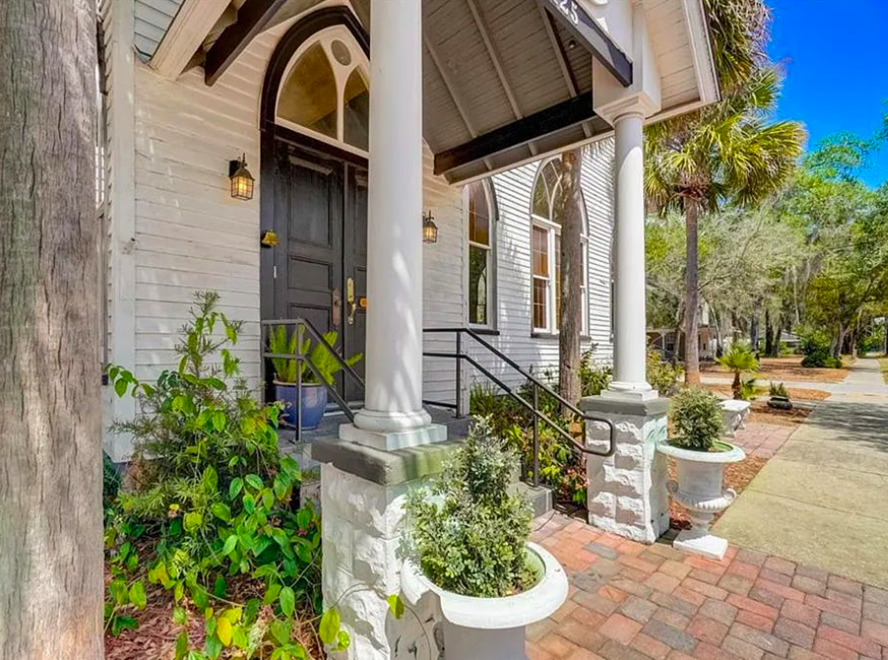 This Orlando-area home is also a historic wedding venue, and it’s for sale right now