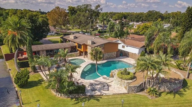 This Orlando lakefront home comes with a massive resort-style pool