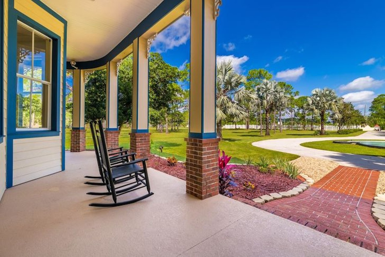 This ridiculous Disney-themed Florida mansion comes with a Mickey Mouse-shaped pool
