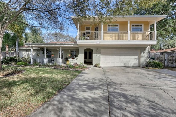 This Winter Park home comes with a jacuzzi shack, a garden and a pet turtle for $685K
