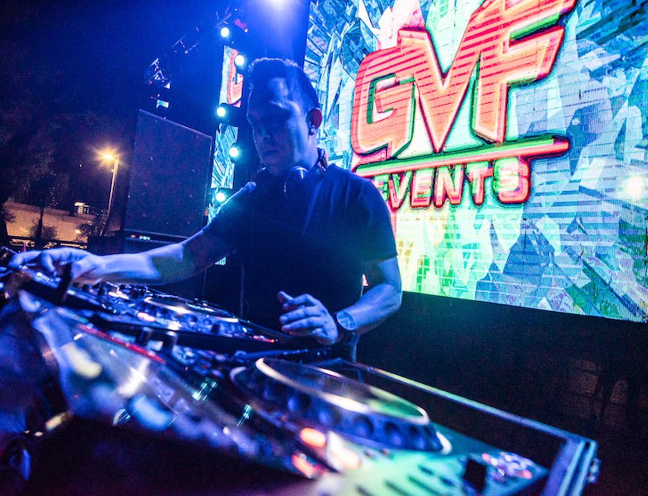 Trailblazing DJ Paul Oakenfold spun an entrancing outdoor set in downtown Orlando