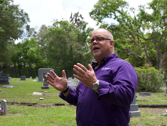 Orlando cemetery sexton asks the public not to steal flowers from graves for Valentine's Day