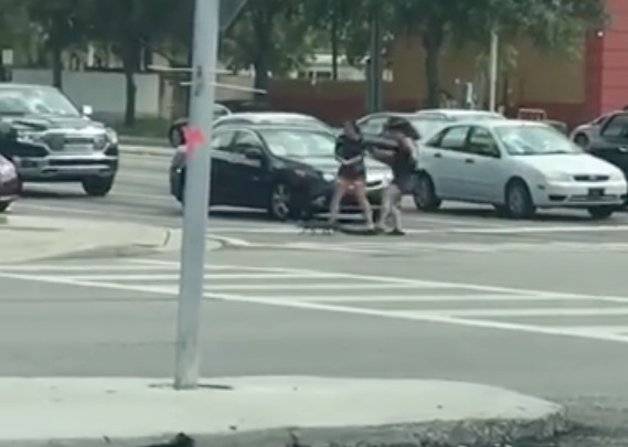 Video shows two women helping an alligator cross East Colonial intersection