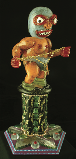 'El Luchadorcito' (blown glass, aluminum and mixed media, 2008) - Photo courtesy of De La Torre brothers and Mindy Solomon