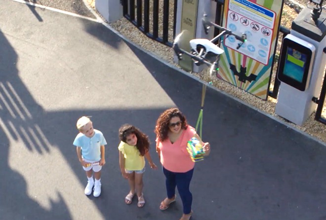 Legoland Windsor used a drone to deliver ice cream and we need this in Florida (6)