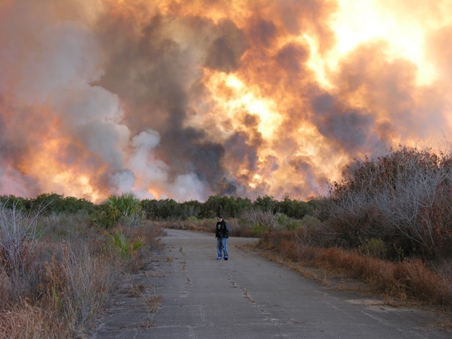 Brush fire in Palm Bay, Florida - Photo by Tuer J./Wikimedia Commons