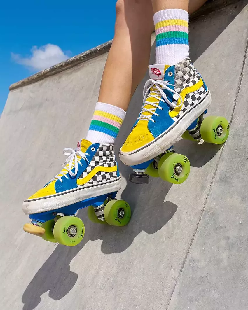 Custom skates by WOW Rolling - Photo by Mauricio Murillo