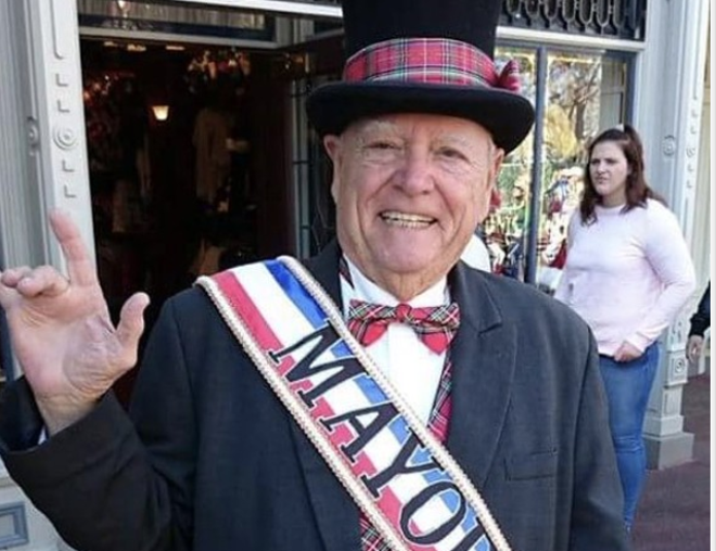 The late George Weaver, Honorable Mayor of Main Street USA - Image via itsashlynbg | Twitter